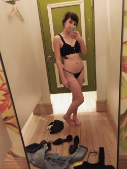 midoriplants:  first day Iâ€™ve felt good about myself in a long time, so hereâ€™s some pics in my undies while trying clothes on at work