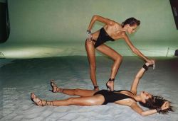 fightingamazons:  Helmut Newton, the great photographer, was a female fighting connoisseur.  Models Carmen Kass and Frankie Rayder in Bound for Glory for Vogue, May 2001 Shot by Helmut Newton.  This looks like the aftermath of a catfight, with winner