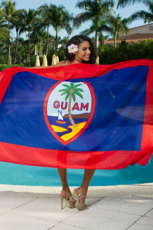 (via 63rd Miss Universe Pageant: Proud of their flags) 
