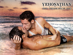 via yehonathan.com Yehonathan. Aww it be cute to get a kiss like this on the beach :]