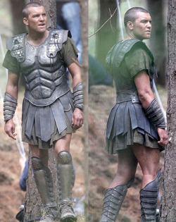 venji:  sisterspock:  jazzyclaws:atomicblonde:amandahugandkiss: on the set of Clash of the Titans (2010)   Oh I just can&rsquo;t wait!