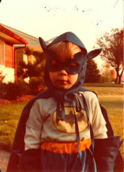 down2fuck:  superlittlemen  When I was this age my mum made me a costume just like this