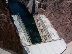Hoover Dam continued again and Lake Mead. The white on the rocks is where the water used to be&hellip;