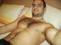 circlejerk:  (via hotdamnbears) Why do you have to take this picture yourself? I would be so happy to hold the camera (or anything else for that matter).  Get in line bitchez, you&rsquo;re looking at my future husband. WOOF.
