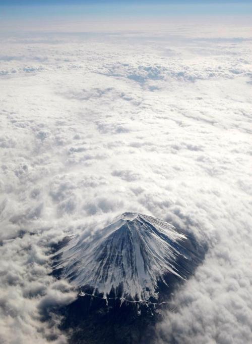 XXX fuckyeaheyegasms:  coconutsfine:  上空からの富士山が壮麗すぎる。神がかってる。 photo