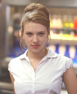 Tightwhiteshirt:  Scarlett-Johansson:  (Via Lovelygirls)  (Via Favoritebeauty)