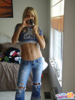 sportgeek79:  Fit girl  Loove the Abs :D