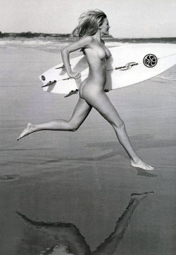 naturist-rich:  Surf is definitely up in