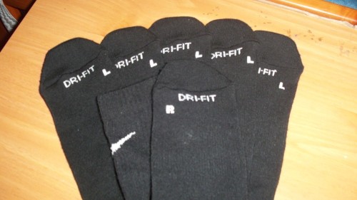 so i bought me some socks. and i found these kool ones that are left and right foot-specific!!But it was a fail because i got a pack of 3 pairs… only to find out that 5 of them was for the left foot and only one was for the right foot!! -_- FAIL!!!
