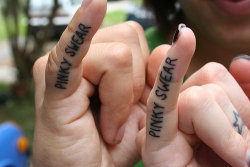 sublimeglow:  larosecouture:  ceenicole:  Now this is cool. If I one day meet that “special someone”, I’m gonna get this tatooed on both our pinkys, because we will “pinky promise” to be with each other FOREVER. &lt;3   I WANT TO GET THIS SO