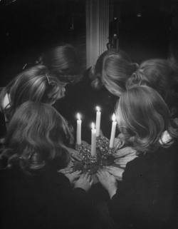lovelybluepony:bewitching:billyjane:    Six HS sorority girls re-enacting solemn, secret initiation ritual by candlelight for photographer because only a real member has ever seen the real thing,1944 by Nina Leen  via LIFE   