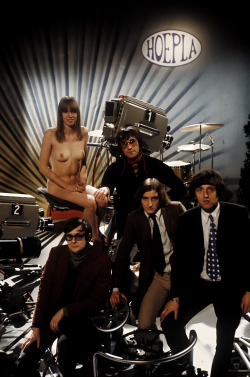 Cast of Dutch VPRO&rsquo;s tv-show Hoepla, 1967 The nudie is Phil Bloom  |  IMDB