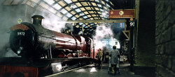 fuckyeahdanieljacobradcliffe:  Hogwarts Express!