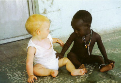 7bottles:   haz-eel:  photograph is worth a thousand words its powerful Nobody is born a racist. omg, this should be relboged millions of times. nobodys born racist, society teaches it  this is beautiful 