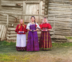 Peasant girls, Kirillov, Russia 1909 photo by Sergey Prokudin-Gorsky who, outfitted with a railroad-car darkroom provided by Tsar Nicholas II and in possession of permits granting him access to restricted  areas, documented the Russian Empire from 1909