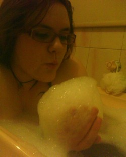 I do like bubble baths. n___n
