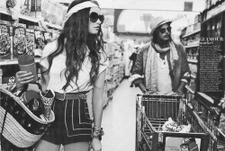 gabrielcezar:  Em um supermercado, duas mulheres