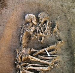 Smilethatbeautifulsmile:  These Two Skeletons From The Neolithic Period Have Been