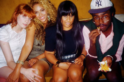 garunriot:  Beyonce with Florence Welch?! &lt;3 