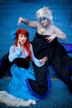 robotlyra:  dirtydisneydames:    Ariel and Ursula Sea Witch by ~trueenchantment  Things I love: URSULA COSPLAYERS. 