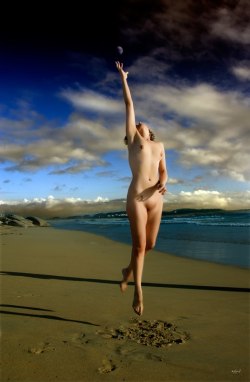 nakedpoets:  play naked at the beach, feel