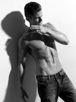 man-candy:  Soaking wet is good.. Jeans are good.. but that body is perfect! #ManCandy 
