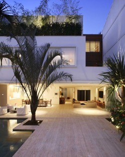 cabbagerose:  Rio Residence by Progetto Architecture &amp; Interiors via: chictip 