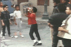 myblackeverything:  The kid in the red jacket is Alfonso Ribeiro - the same Alfonso Ribeiro who played Carlton on The Fresh Prince of Bel-Air :)    the look on his face is priceless :)