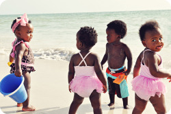 ararejewelnjasmine: queensofo:   queennubian:  velocicrafter:  revolutionaryminded:  black babies :)  I think I’ve posted this before, but it’s worth a 2nd go.  Also: THAT BOW!!! &lt;333  omg the babies!!!!!!!    😍 In due time. I’ll take a