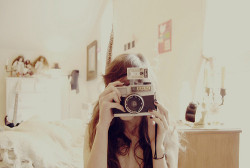I want this Camera.. it&rsquo;s sooo old school :p
