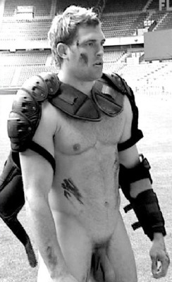 ianthetall:  Sean Lamont - posing for 2007  Dieux du Stade Today, Jan 15, 2011, is Sean’s 30th birthday. Scottish rugby player, plays for Scottish national team and The Scarlets (Llanelli, Wales). Nicknames: Piece, Legend, Monty, Schlong (Lamont),