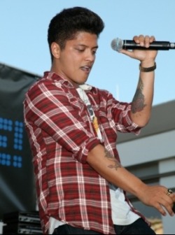 obsessingoverbruno:  <3 This! No Glasses