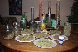 lem0n-haze:  larnbey:  illrarelyusethis:  illrarelyusethis:  last nights session  my best friends welcome home present. saved him a nug of every batch I went through while he was locked up.   that is the sweetest thing I’ve ever heard. you’re awesome.