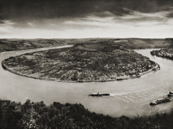 Loop at the Rhine near Boppard photo by August Sander, 1936  | same spot by Ralph Crane