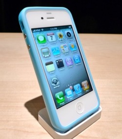 Gah! I want a white iPhone4!!!