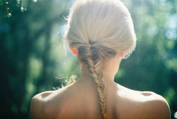 atomos:  fishtail *explore* (by meredith lightfoot)  aubesclaires:  To my new followers, a lovely braid. 