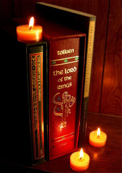 merenwen84:  A Tolkien Shrine by AnorienUndomiel