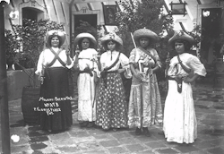 arlansae:  Mujeres patriotas ca. 1910, P.