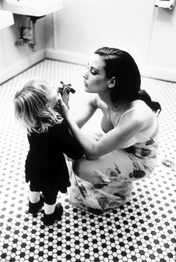 edithshead:  Demi Moore with daughter Scout, 1996photographer unknown 