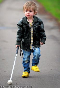 number9dream-:  The history of Oscar, the blind boy “When impatient shoppers see little Oscar O’Sullivan-Hughes using his white cane, they assume it is just a toy and tut disapprovingly at him.But two-year-old Oscar was actually left blind at birth