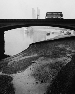 Battersea Bridge photo by Bill Brandt, 1930 via: chrisbeetles