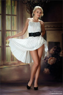 ms-curves:  steinerkd:  LOVE the dress!!!  I agree. A lovely, flowy dress. 