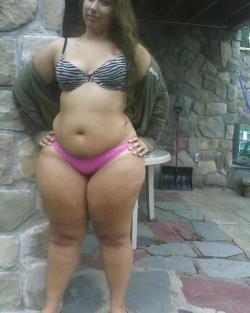 bbw-extreme:  CurvyHe loves it when I stand