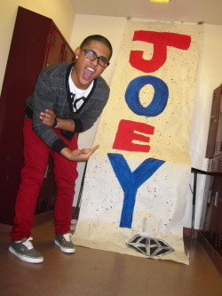 jdiamondisme:So suuuuper Cool sign in my dressing room. Thanks Central High for having me ya’ll were awesome! =D &lt;3JoeyDiamond