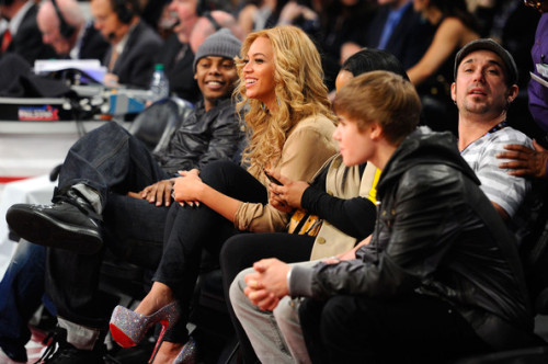 Porn Beyonce at the All-Star game in her glittered photos