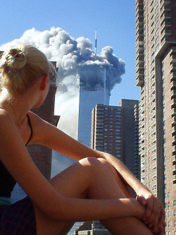 blua:  9/11/01  Australian model caught distracted during a photo shoot when the first plane hit tower 1. 
