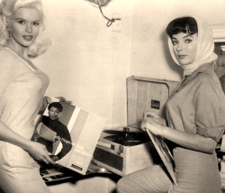 santobordello:  Jayne Mansfield &amp; Joan Collins … wonderfully matching bookends and Miss Ella !! 