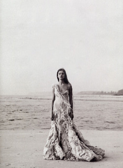 Natalia Vodianova by Peter Lindbergh for Harper&rsquo;s Bazaar March 2003
