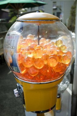 jujusodope:  O_O you do realize if I saw this machine, I wouldn’t stop putting quarters in til I had all 7 right? 