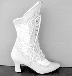 thecagedbluebird:  Victorian White Wedding Boots 